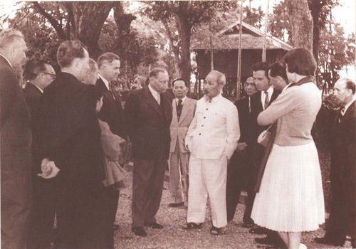 Ngày 4-12-1962: Chủ tịch Hồ Chí Minh gửi Thư chào mừng Đại hội lần thứ XII Đảng Cộng sản Tiệp Khắc